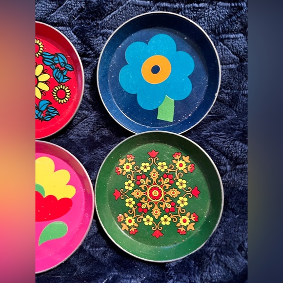 Vintage Action Industries Brazil Set of 8 Metal Flower Coasters Mid Century 3.5” - Picture 6 of 9